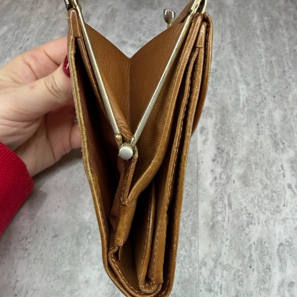 Vintage Gucci Leather Compact Wallet Kiss Lock Camel Tan Soft - Picture 9 of 13